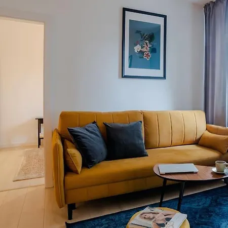 Oomph Downtown Atmospheric Zelazna Street Varsó