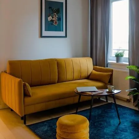 Oomph Downtown Atmospheric Zelazna Street *