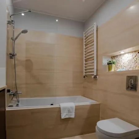 Oomph Downtown Atmospheric Zelazna Street *