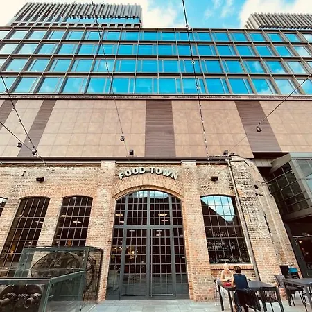 Oomph Downtown Atmospheric Zelazna Street *