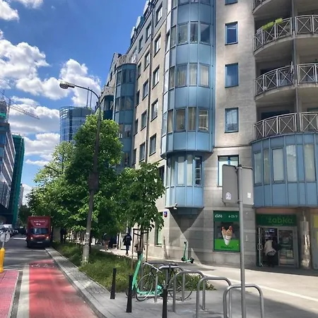 Oomph Downtown Atmospheric Zelazna Street * Varsovie