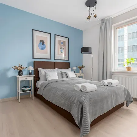 Oomph Downtown Atmospheric Zelazna Street