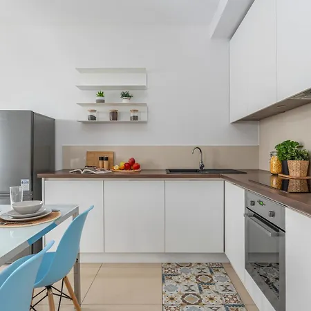 Oomph Downtown Atmospheric Zelazna Street Varsó