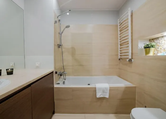 Oomph Downtown Atmospheric Zelazna Street