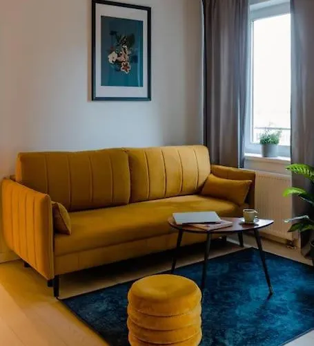 Oomph Downtown Atmospheric Zelazna Street *