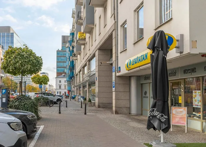 Oomph Downtown Atmospheric Zelazna Street وارسو
