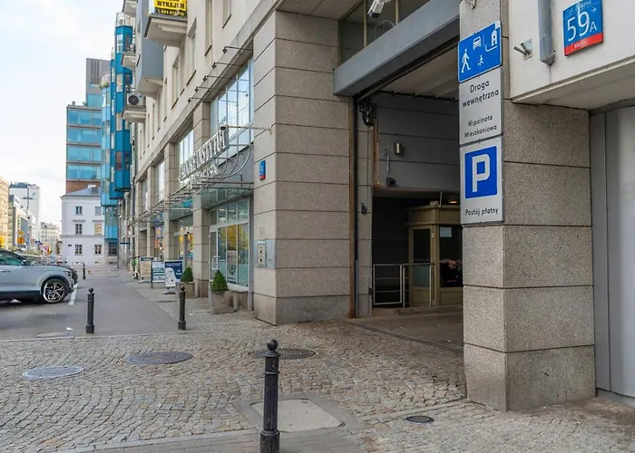 Oomph Downtown Atmospheric Zelazna Street *