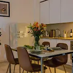 Oomph Downtown Atmospheric Zelazna Street Apartman *