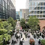Oomph Downtown Atmospheric Zelazna Street * Varşova