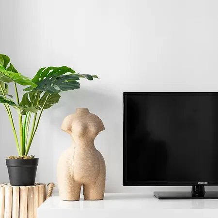 Oomph Downtown Atmospheric Zelazna Street * ורשה