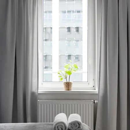 Oomph Downtown Atmospheric Zelazna Street *