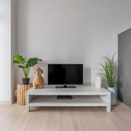 Oomph Downtown Atmospheric Zelazna Street * ורשה